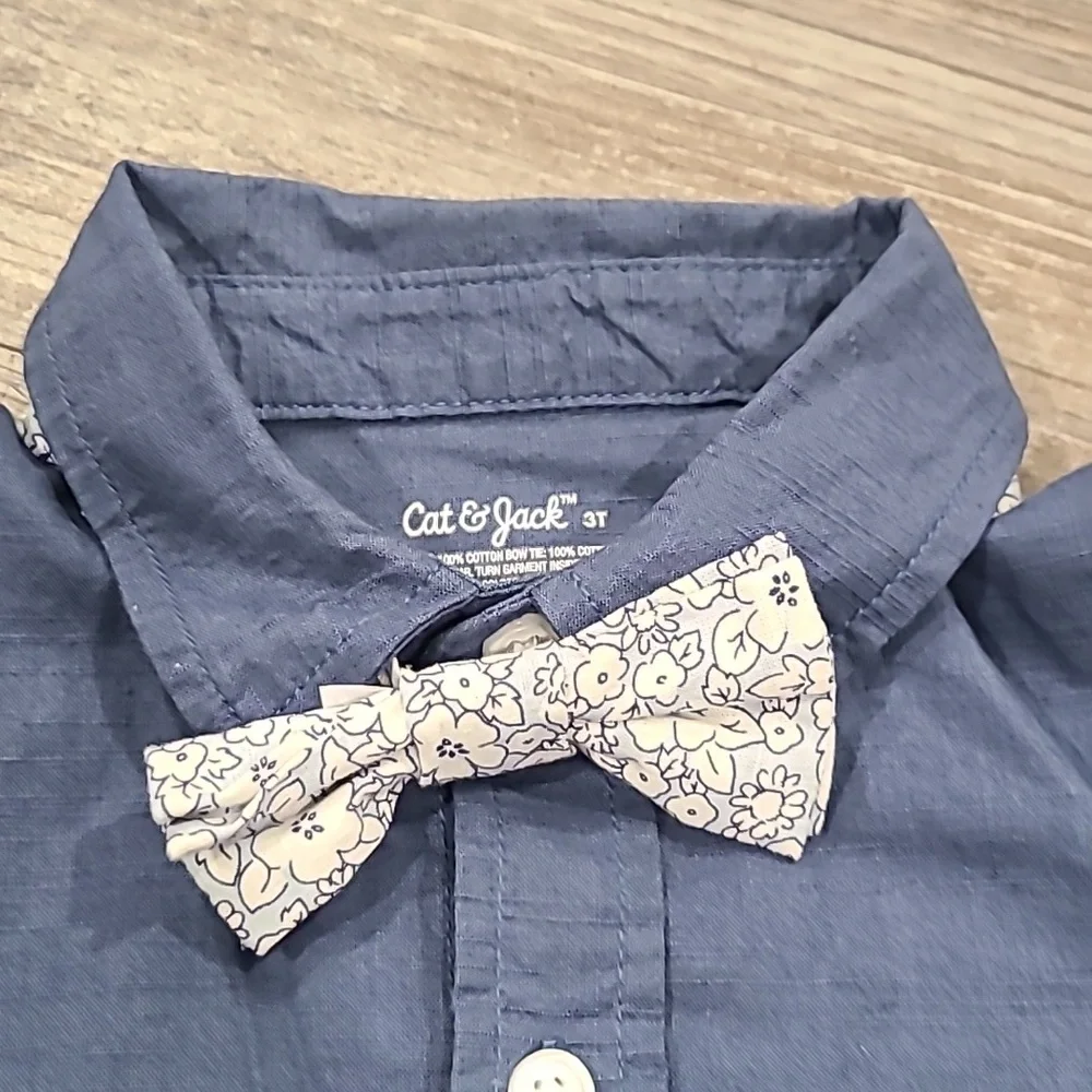 Cat & Jack Blue Button Down Shirt w/ Matching Floral Bow Tie Size 3T